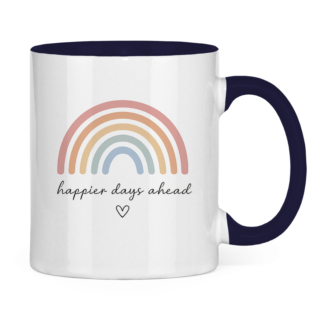 Tasse „Happier Days Ahead“ – Zweifarbige Keramiktasse mit Rainbow Design & positivem Motiv