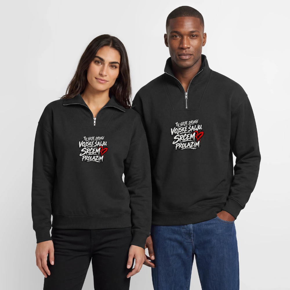 Relaxed Unisex Organic Half Zip Sweatshirt – Tu gdje drugi vojske salju srcem prolazim - Schwarz