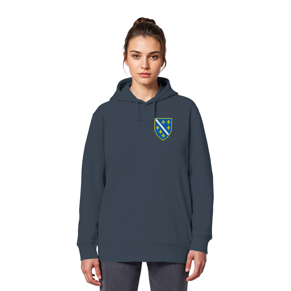 Bosnisches Wappen – Heimatliebe mit Stolz | Premium Stickerei - Organic Basic Hoodie