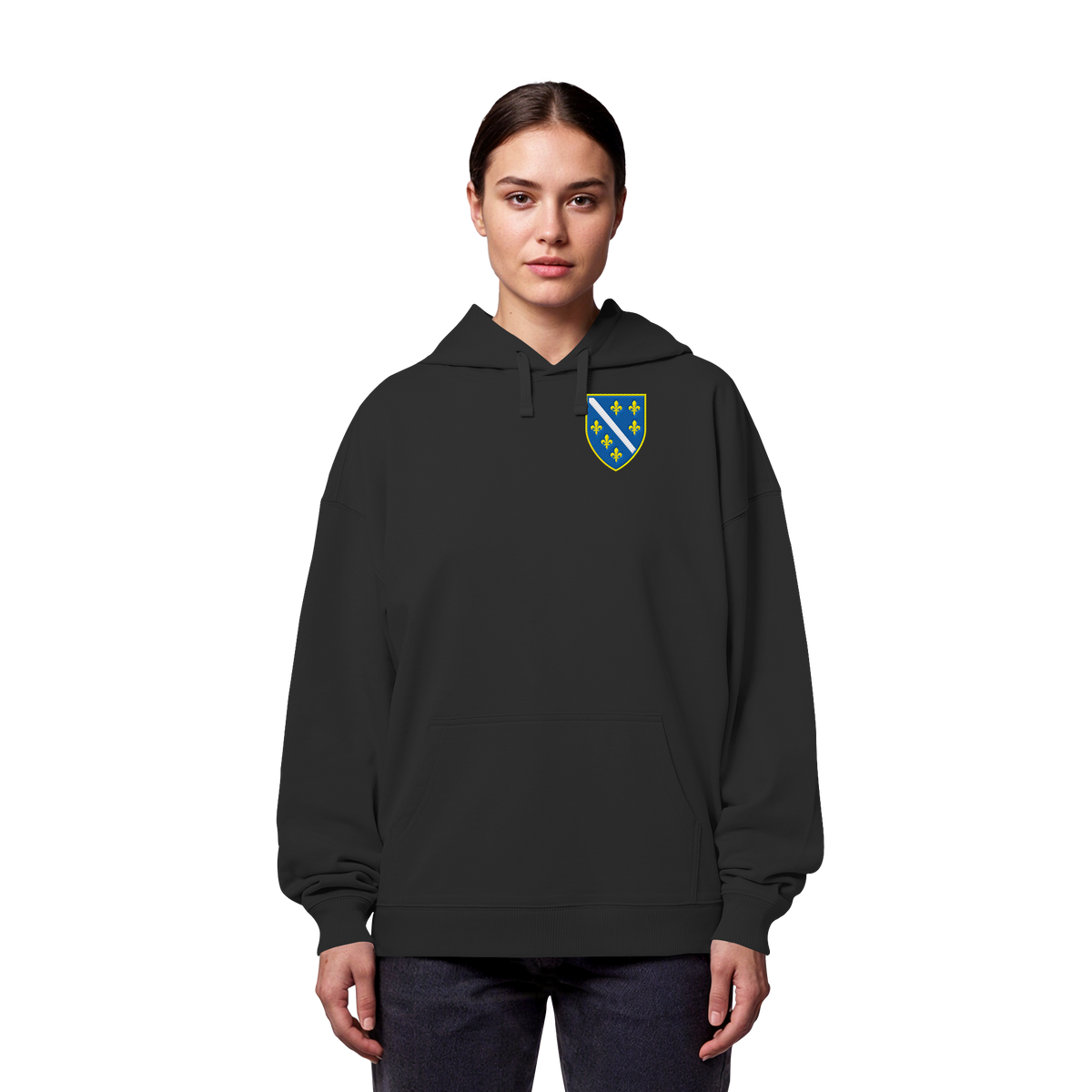 Bosnisches Wappen – Heimatliebe mit Stolz | Premium Stickerei - Organic Oversize Hoodie