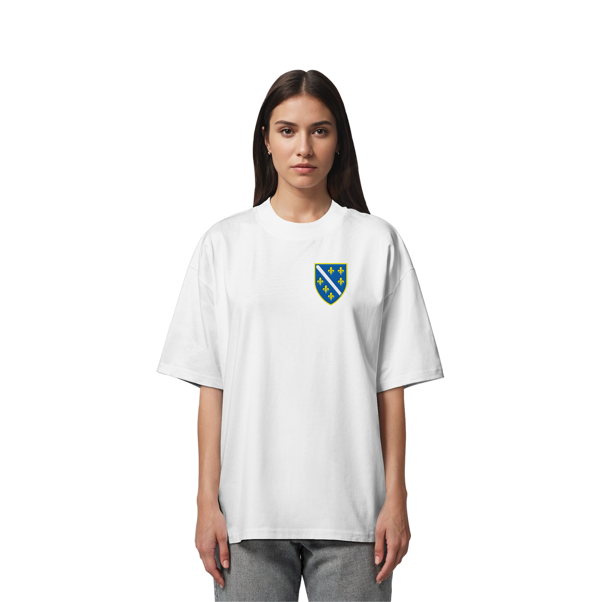 Bosnisches Wappen – Heimatliebe mit Stolz | Premium Stickerei - Organic Oversize Shirt